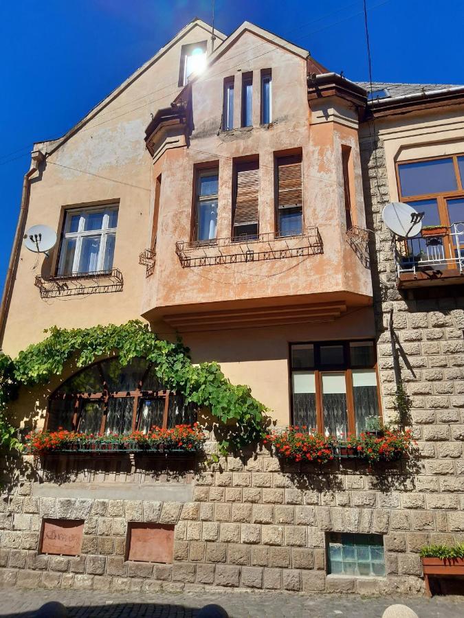 Старовинні Апартаменти У Центрі Міста أوزهورود المظهر الخارجي الصورة